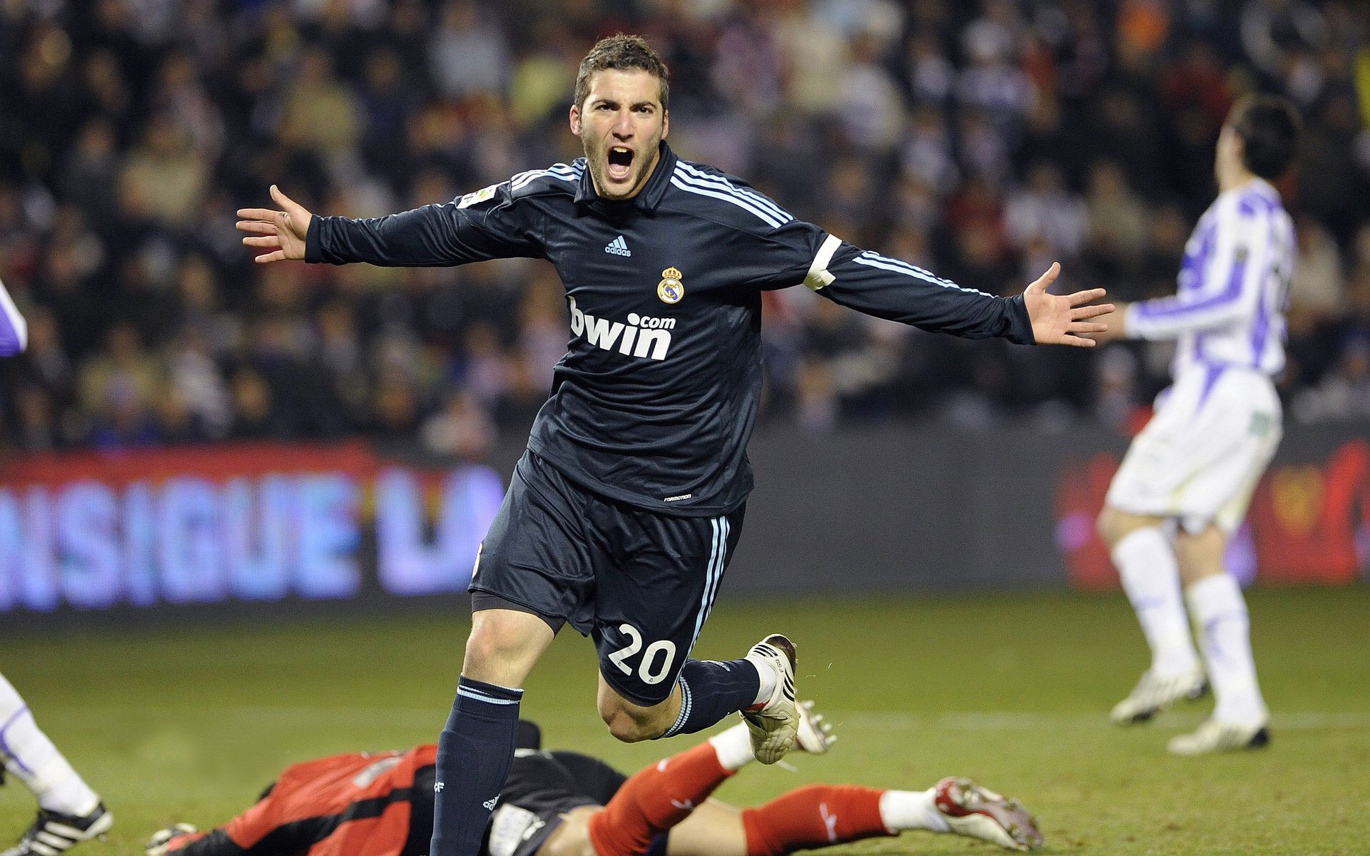 萨尔茨堡红牛队引进新中场，提升球队实力，萨尔茨堡红牛走出的球星